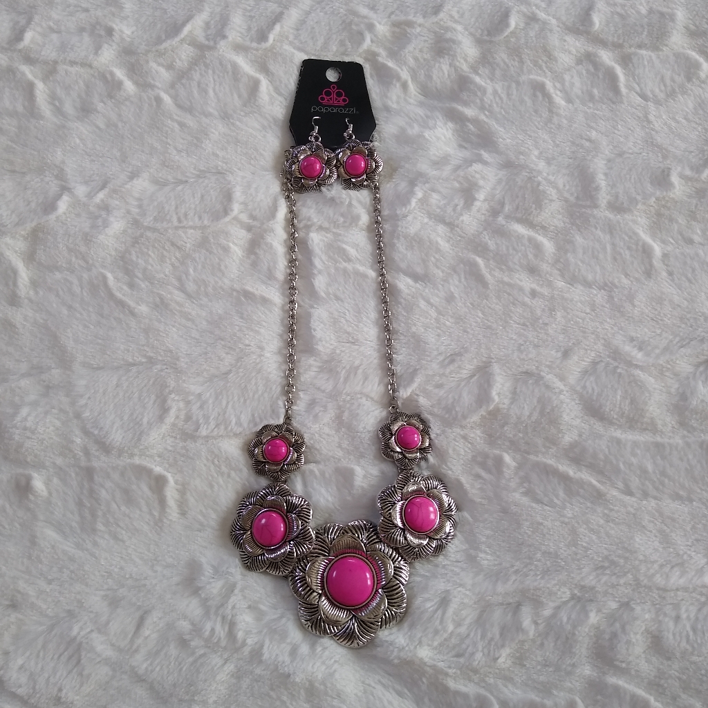 Paparazzi Flower Necklace & Earrings Set